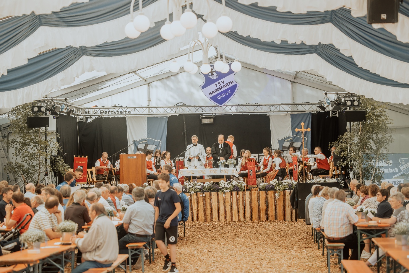 Festzelt und Jubiläumsabend beim 75-jährigen Vereinsjubiläum