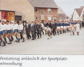 Festumzug anlässlich der Sportplatzeinweihung
